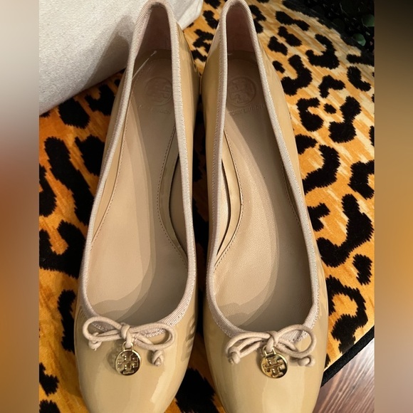 TORY BURCH Chelsea Charm Patent Leather Pump Block Heel Nude Size 10.5 NEW! - Picture 6 of 16